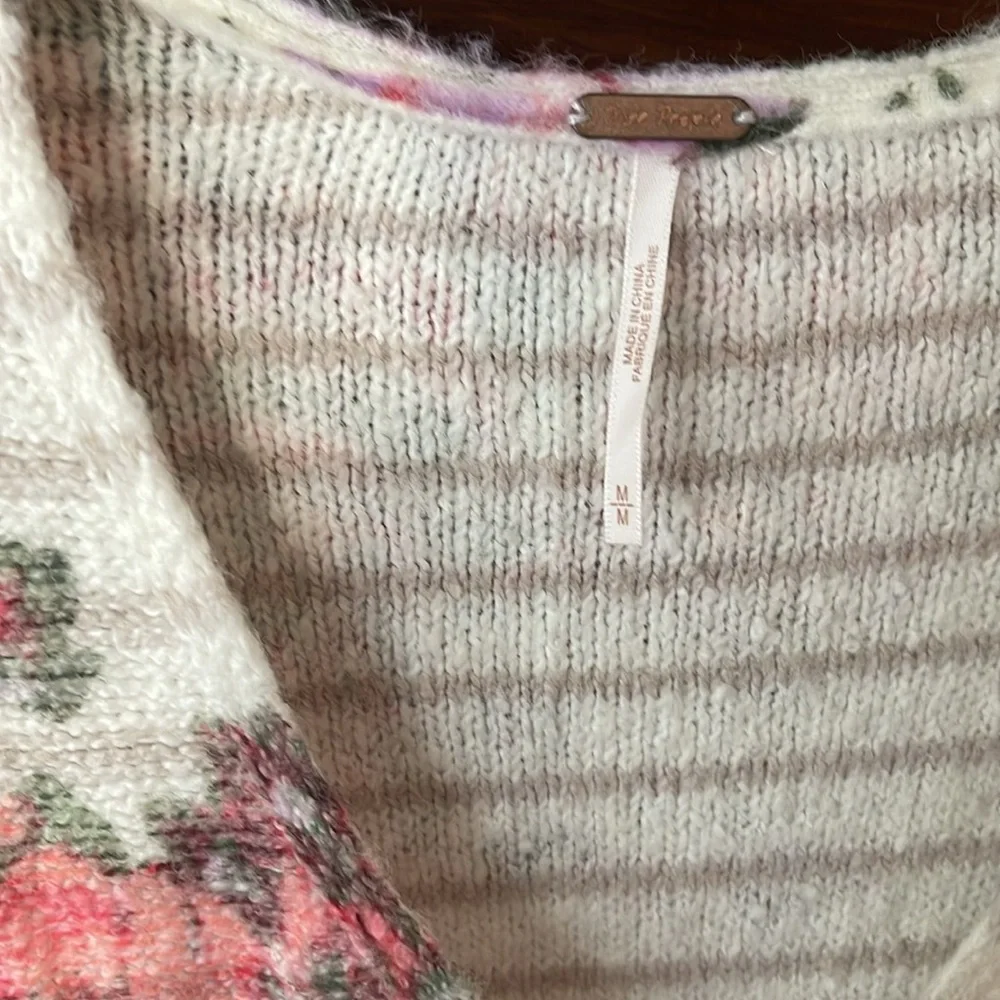 Free People Bed of Roses Sweater SZ M - Picture 11 of 11